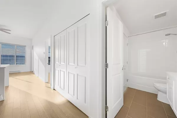 Surrey, BC V4N 6X4,15858 Fraser HWY #614