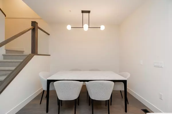 Vancouver, BC V6P 0K7,6840 Oak ST