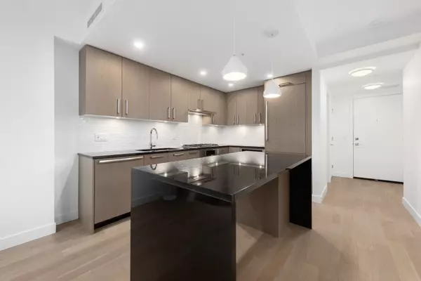 White Rock, BC V4B 0C5,1588 Johnston RD #403