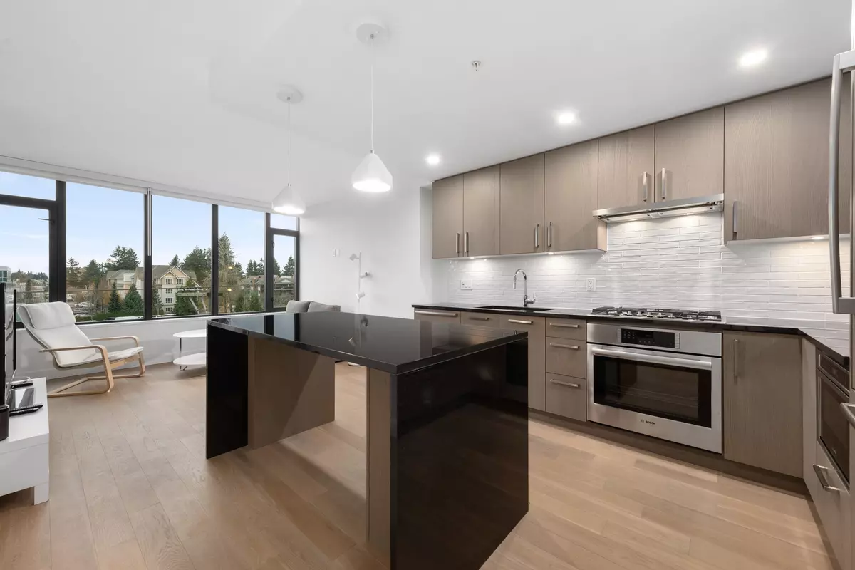 White Rock, BC V4B 0C5,1588 Johnston RD #403