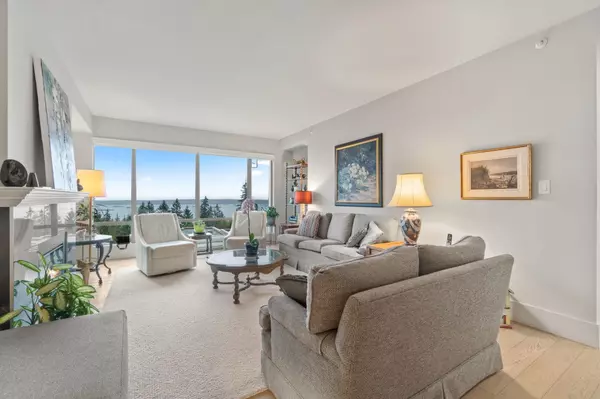 West Vancouver, BC V7S 4W1,3105 Deer Ridge DR #201