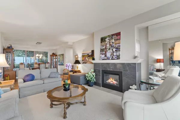 West Vancouver, BC V7S 4W1,3105 Deer Ridge DR #201