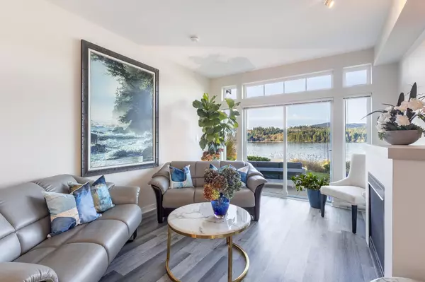 Sechelt, BC V7Z 0S3,5937 Beachgate LN