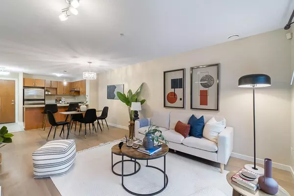 Burnaby, BC V5C 0A9,4728 Dawson ST #113