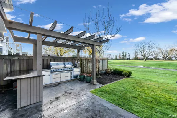 Richmond, BC V7C 1W1,7591 Gabriola CRES