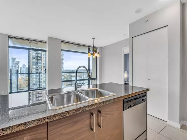 Burnaby, BC V5C 0B4,2345 Madison AVE #2006