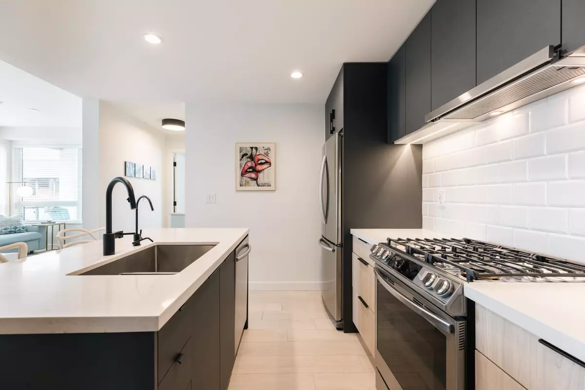 Port Moody, BC V3H 0L3,3038 St George ST #315