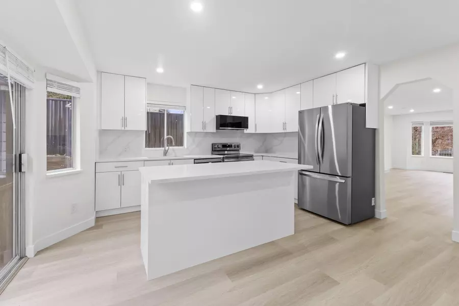 1252 Hudson ST, Coquitlam, BC V3B 6P8