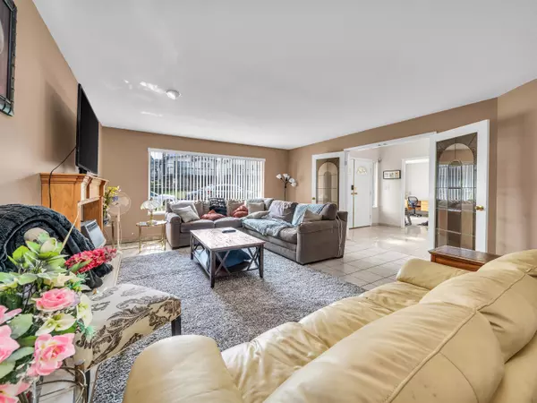 Burnaby, BC V5C 2B8,4461 Pandora ST