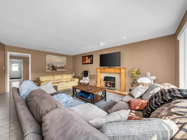 Burnaby, BC V5C 2B8,4461 Pandora ST