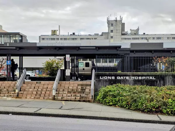 North Vancouver, BC V7L 2R3,214 E 15th ST #208