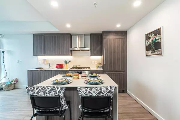 Burnaby, BC V5C 0M2,2351 Beta AVE #1607