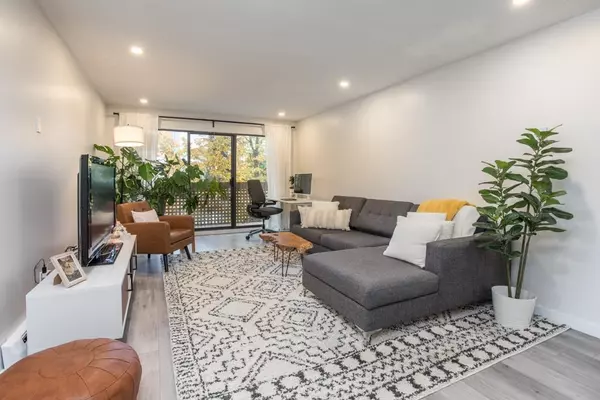 Burnaby, BC V3N 4N5,7151 Edmonds ST #309