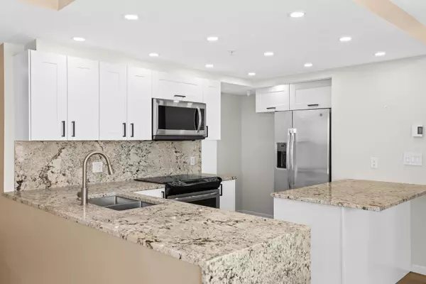 1228 Marinaside CRES #1601 Vancouver, BC V6Z 2W4