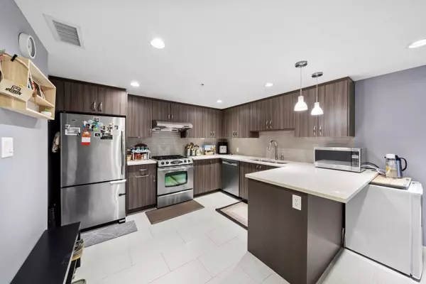 Richmond, BC V6Y 0E2,8333 Anderson RD #203