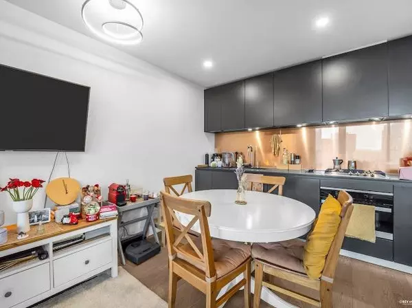 Vancouver, BC V6Z 0G5,1480 Howe ST #3010