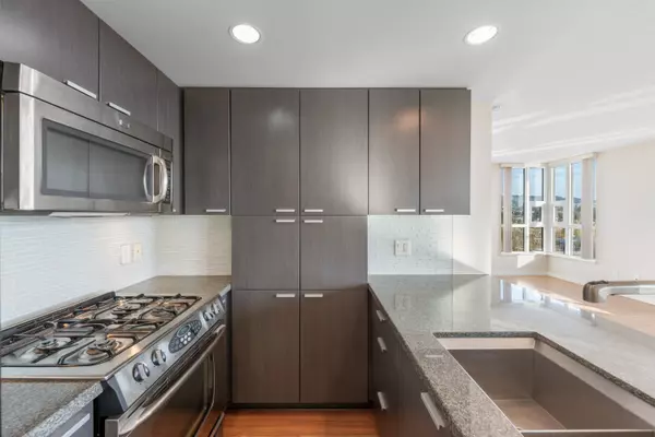 Burnaby, BC V5C 0G9,2232 Douglas RD #1606