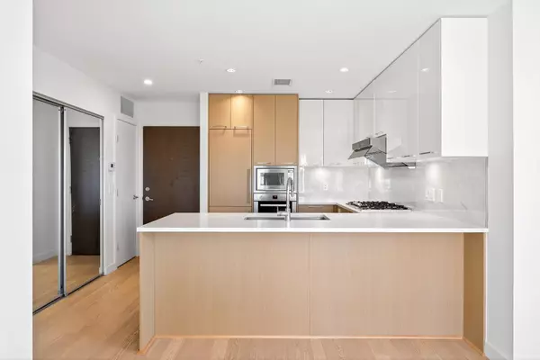 Richmond, BC V6X 0T3,4033 May DR #325