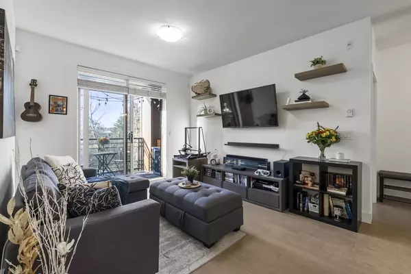 Langley, BC V3A 0E6,20062 Fraser HWY #305