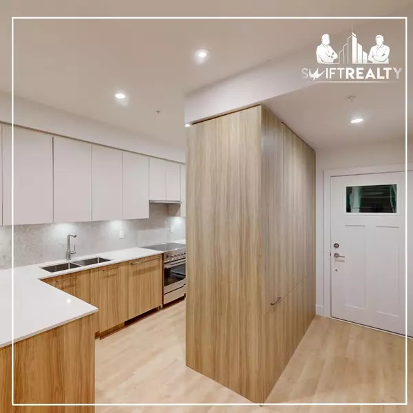 North Vancouver, BC V7J 0G3,2312 Emery CT #102