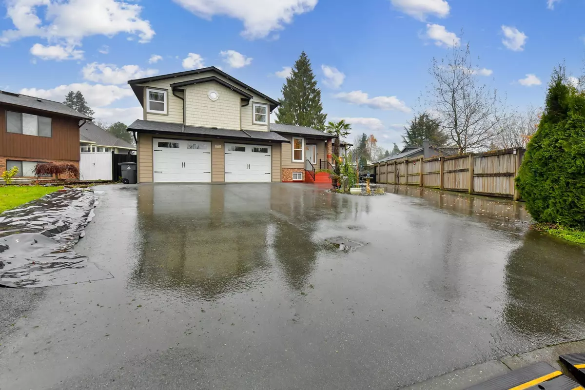 Surrey, BC V3R 7A1,8997 146a ST #Upper