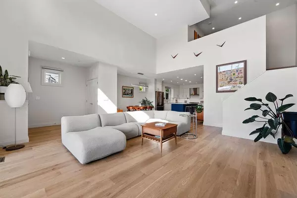 White Rock, BC V4B 2J2,15541 Oxenham AVE