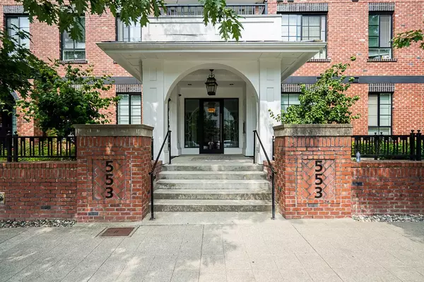 Coquitlam, BC V3J 0B5,553 Foster AVE #313