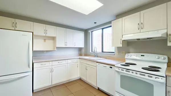 Burnaby, BC V5H 4J4,6282 Kathleen AVE #901