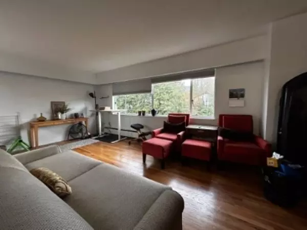 North Vancouver, BC V7M 1J2,357 W 4th ST #8