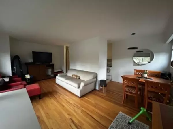 North Vancouver, BC V7M 1J2,357 W 4th ST #8