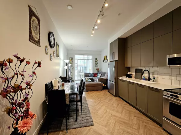 Surrey, BC V3T 0R6,13933 105 BLVD #312