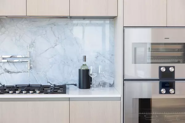 Burnaby, BC V3J 0M2,3833 Evergreen PL #PH2