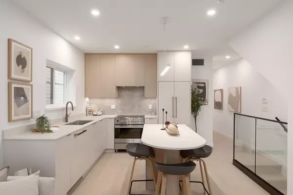 2339 E 34th AVE #208, Vancouver, BC V5R 2S6