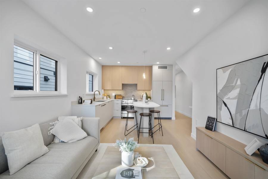 2339 E 34th AVE #210, Vancouver, BC V5R 2S6