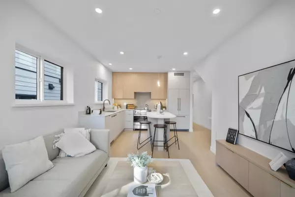 2339 E 34th AVE #210, Vancouver, BC V5R 2S6