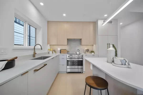 Vancouver, BC V5R 2S6,2339 E 34th AVE #210