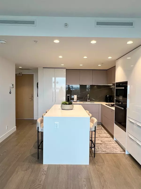 North Vancouver, BC V7P 0E3,1675 Lions Gate LN