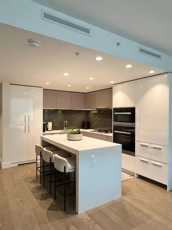 North Vancouver, BC V7P 0E3,1675 Lions Gate LN