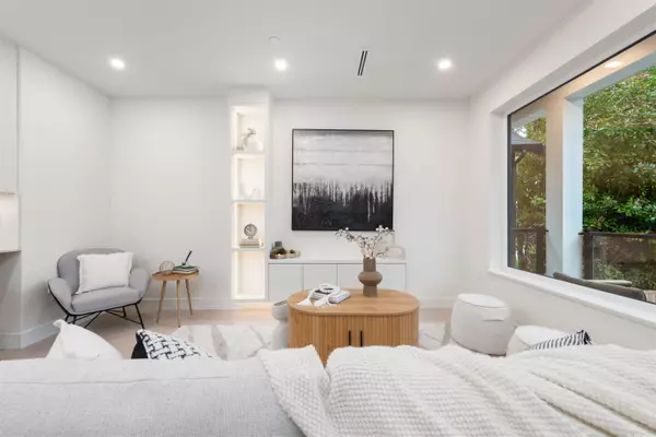 Vancouver, BC V5V 2B8,65 E King Edward AVE #1