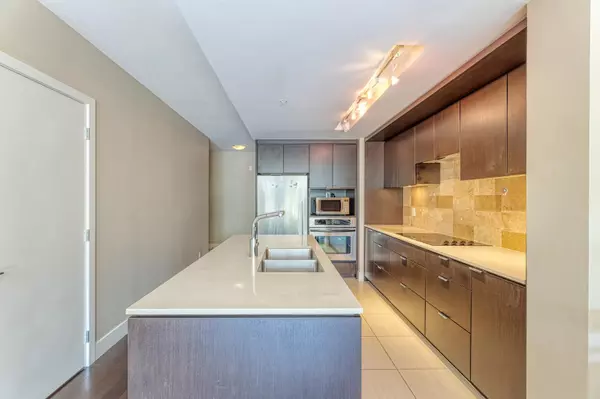 North Vancouver, BC V7M 0A6,1320 Chesterfield AVE #1xx