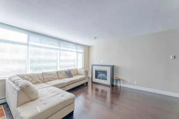 North Vancouver, BC V7M 0A6,1320 Chesterfield AVE #1xx