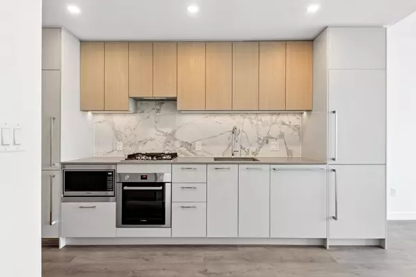 6468 Willingdon AVE #32XX, Burnaby, BC V5H 0L3