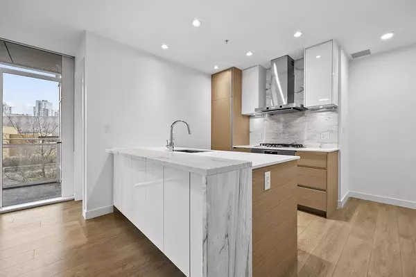 Burnaby, BC V5H 0H3,4670 Assembly WAY #607