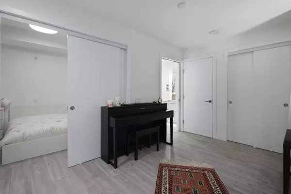 2035 Glenaire DR #124 North Vancouver, BC V7P 1Y2