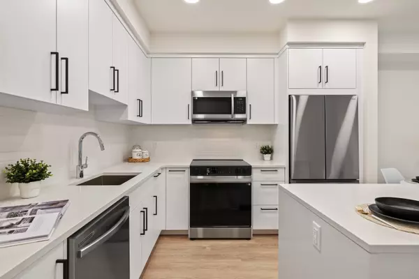 Abbotsford, BC V2S 2C5,33816 South Fraser WAY #507