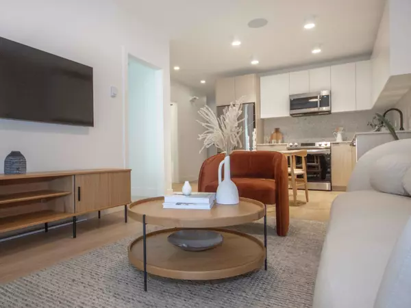 Surrey, BC V0V 0V0,13455 94a AVE #201