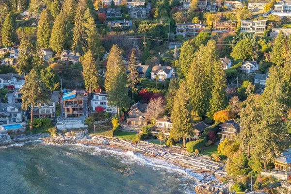 West Vancouver, BC V7V 1G5,3260 Travers AVE