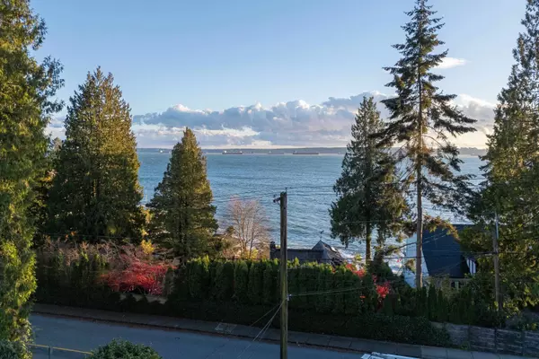 West Vancouver, BC V7V 1G5,3260 Travers AVE