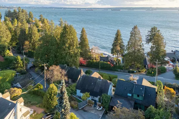 West Vancouver, BC V7V 1G5,3260 Travers AVE