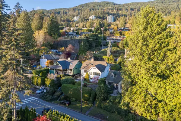 West Vancouver, BC V7V 1G5,3260 Travers AVE